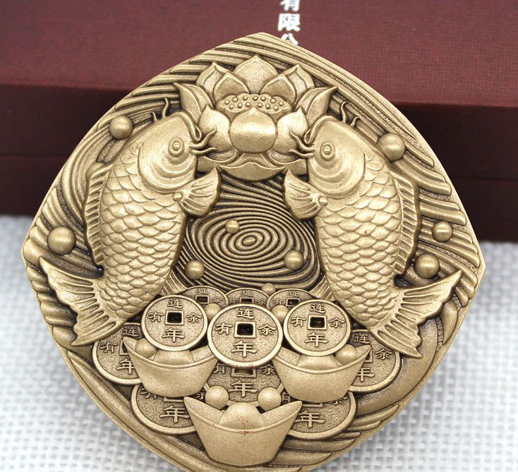 沈阳造币厂出品，年年有余大铜章 黄铜