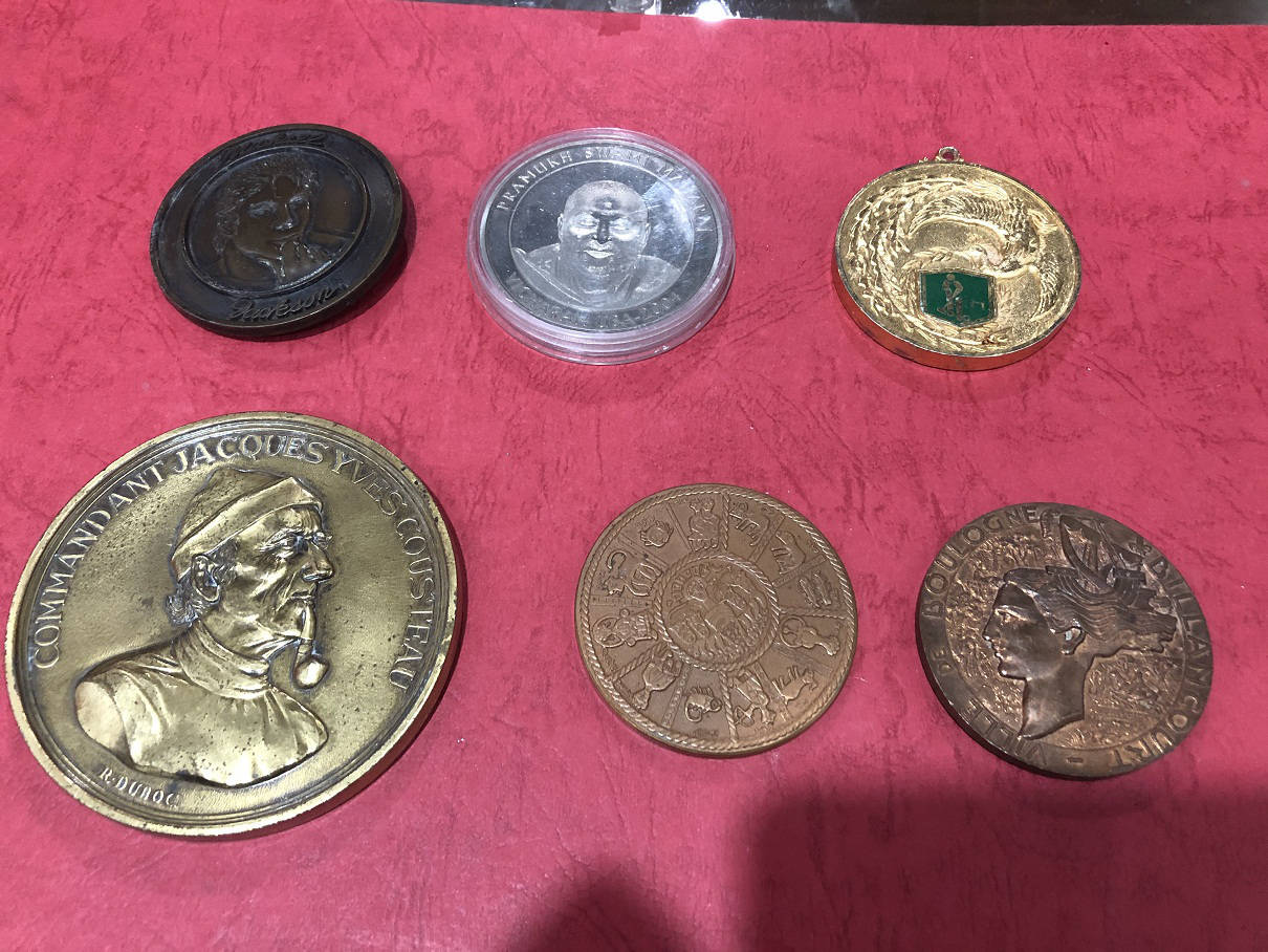 外国金属章