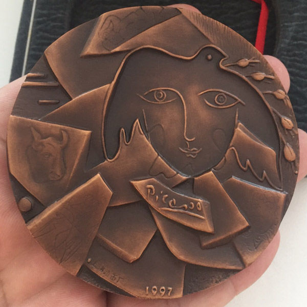 上海造币厂 西方现代派绘画艺术大师毕加索大铜章 紫铜80MM