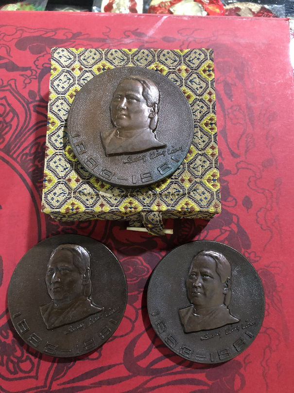 宋庆龄纪念章