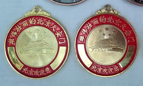 雄伟壮丽的北京天安门 北京欢迎您徽章；46.5×2.5mm