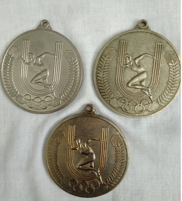 锦州市第四中学田径运动会纪念章 55.5×2.5mm；2011年；2012年；2013年各一枚